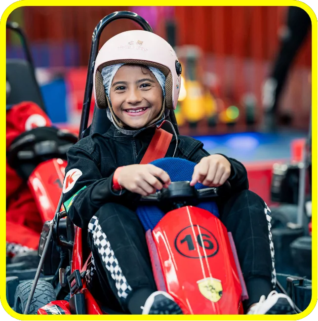 Piloto mirim no kart elétrico da eKarts